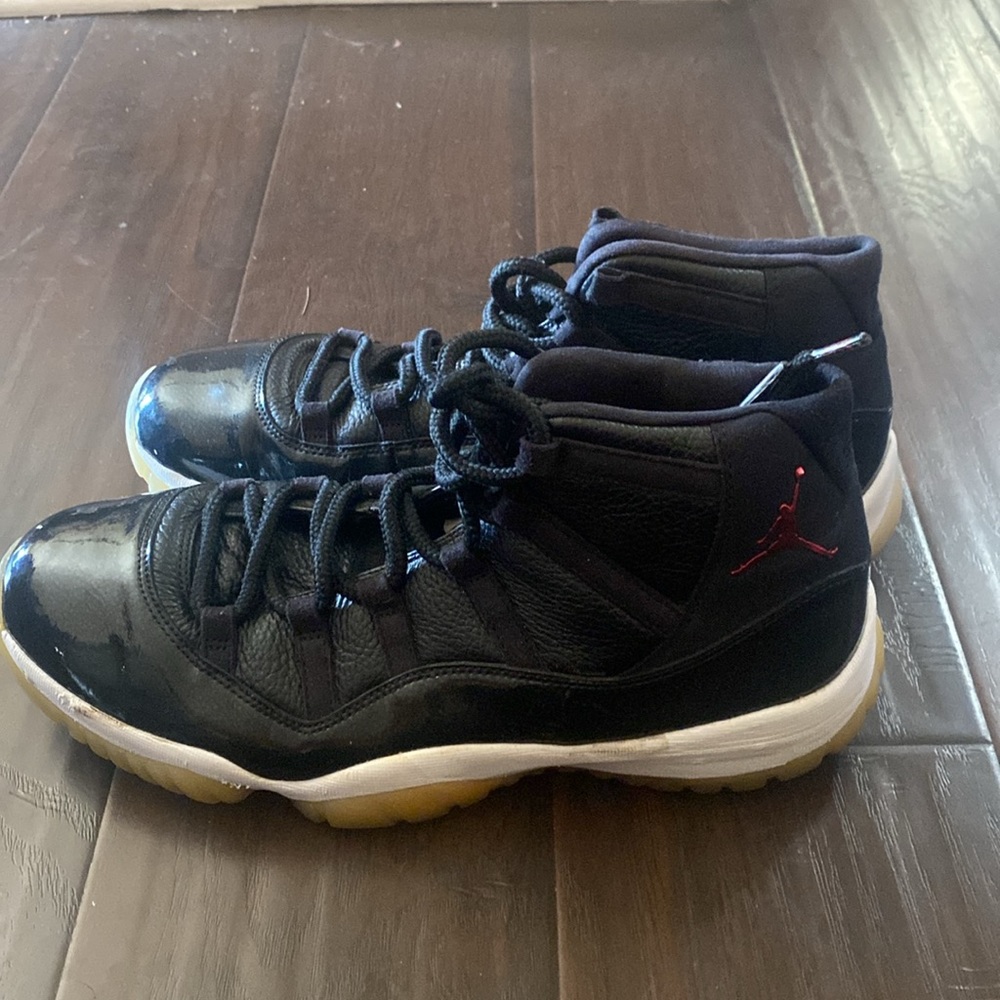 MEN JORDANS - Picture 3 of 5